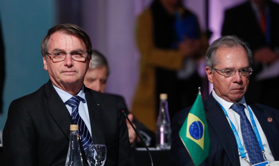 Auxílio emergencial deve ser entregue em mãos por Bolsonaro