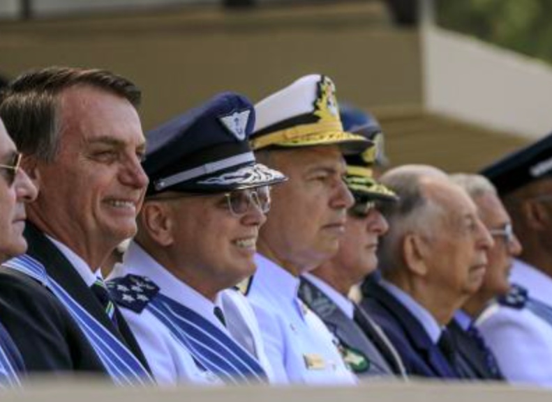 Comandantes das Forças Armadas podem pular do barco de Bolsonaro