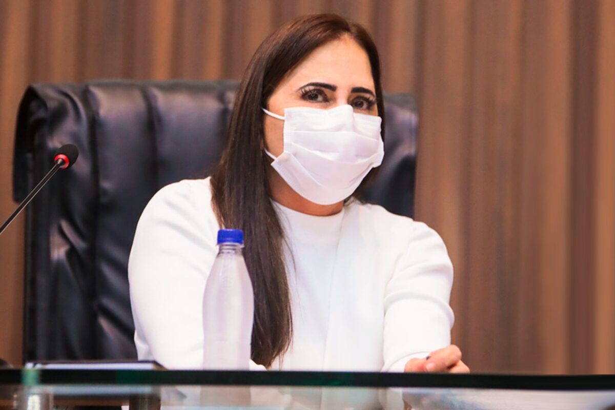Nejmi Aziz está internada em SP com doença autoimune rara