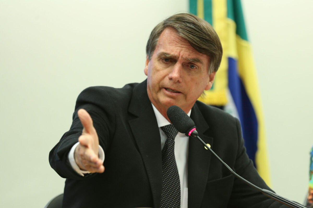 Bolsonaro diz que nenhum país do mundo está tratando bem a questão da covid