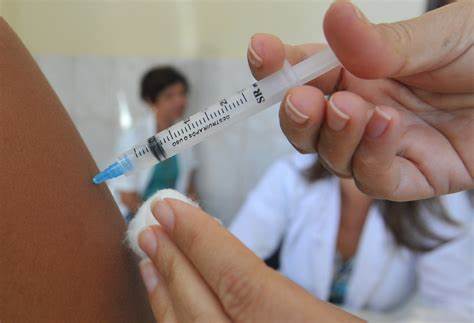 Senador Jader propõe lei que impede acesso a serviços públicos a quem não se vacinar