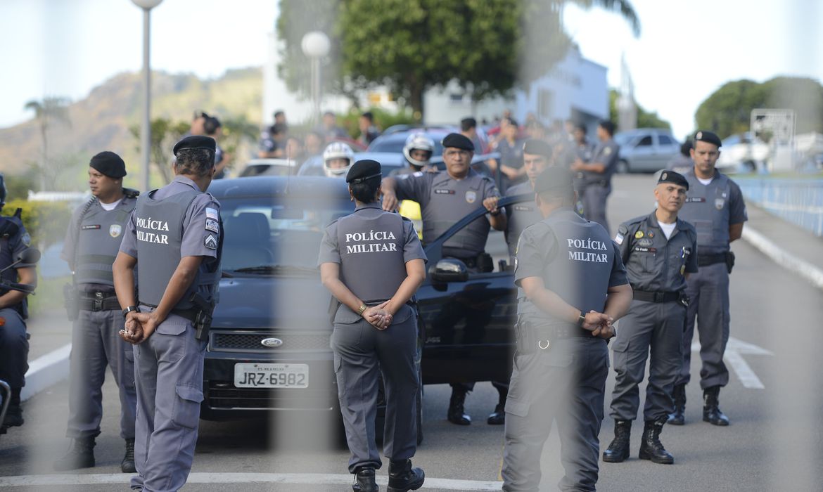 Bolsonaro já ensaia novo recuo, agora no aumento de salário de policiais