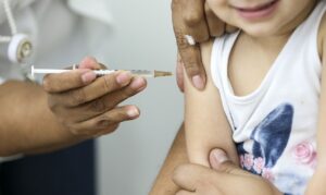 Moderna inicia testes de vacina em crianças