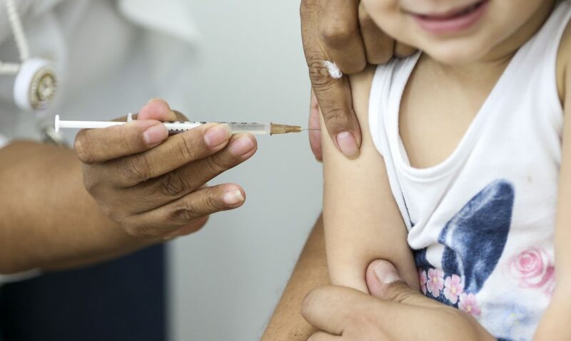 Pfizer vai pedir à Anvisa para que vacina da covid seja aplicada em crianças