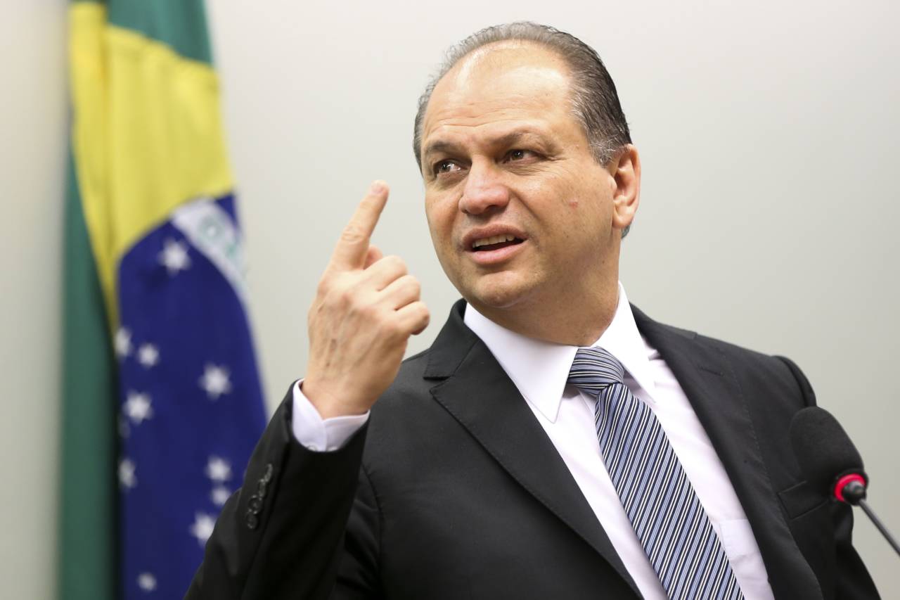 Sobre mortos da covid, líder de Bolsonaro diz: "Situação confortável"