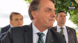 Bolsonaro diz que protestos tiveram “pouca gente” porque “faltou maconha”
