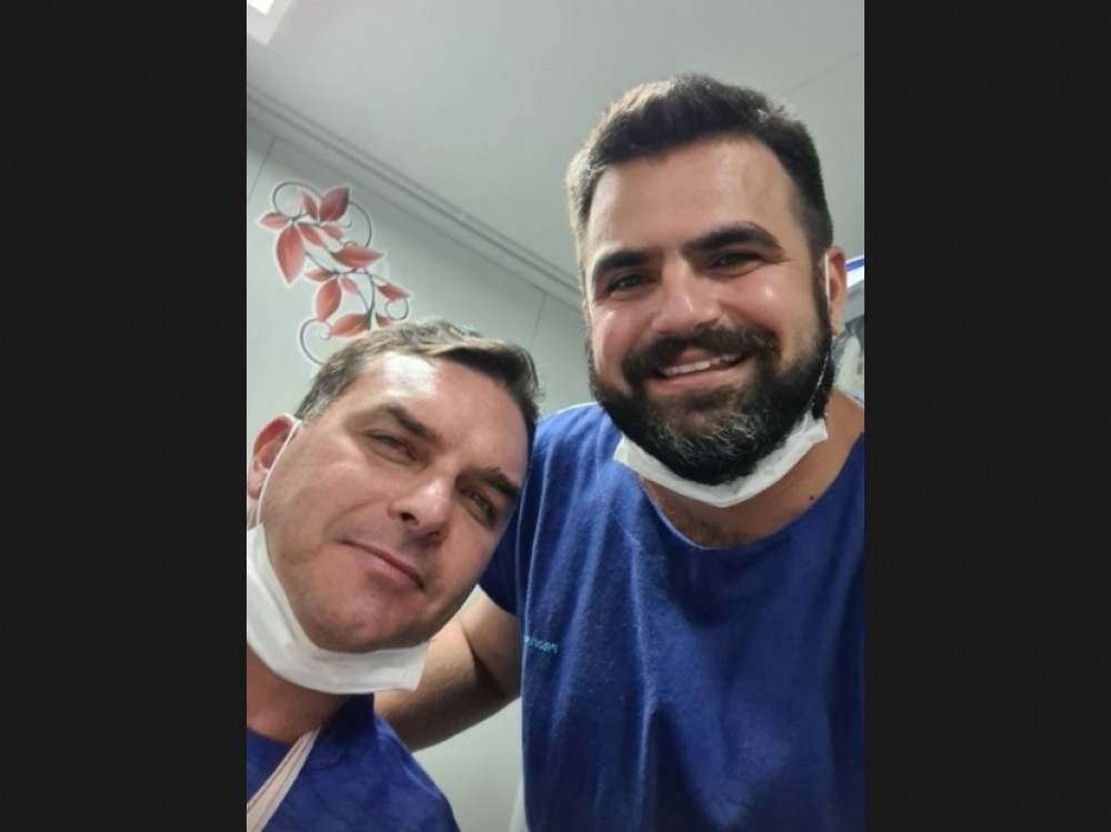 Flávio Bolsonaro sofre acidente de quadriciclo automotor