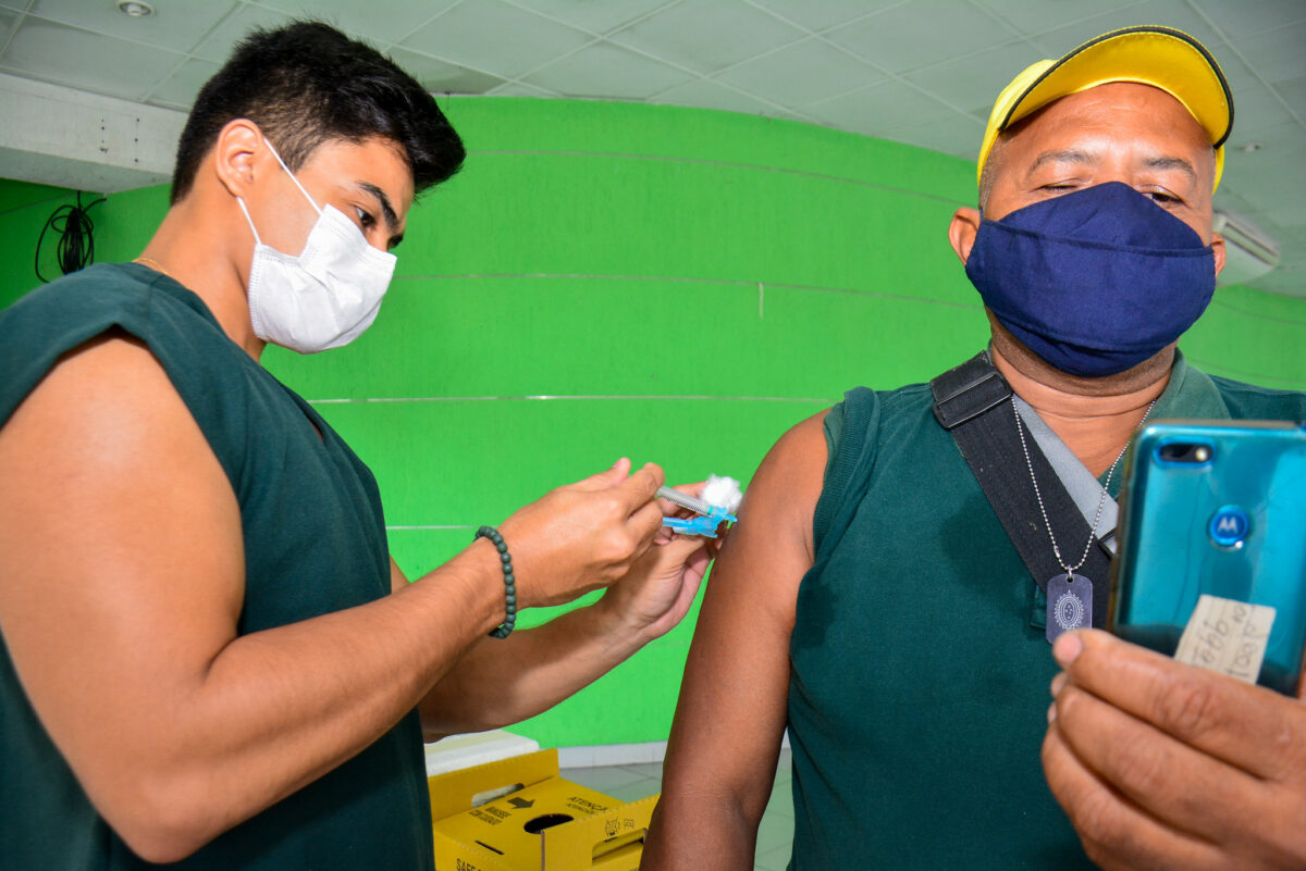 Manaus aplica 91% das primeiras doses de vacina