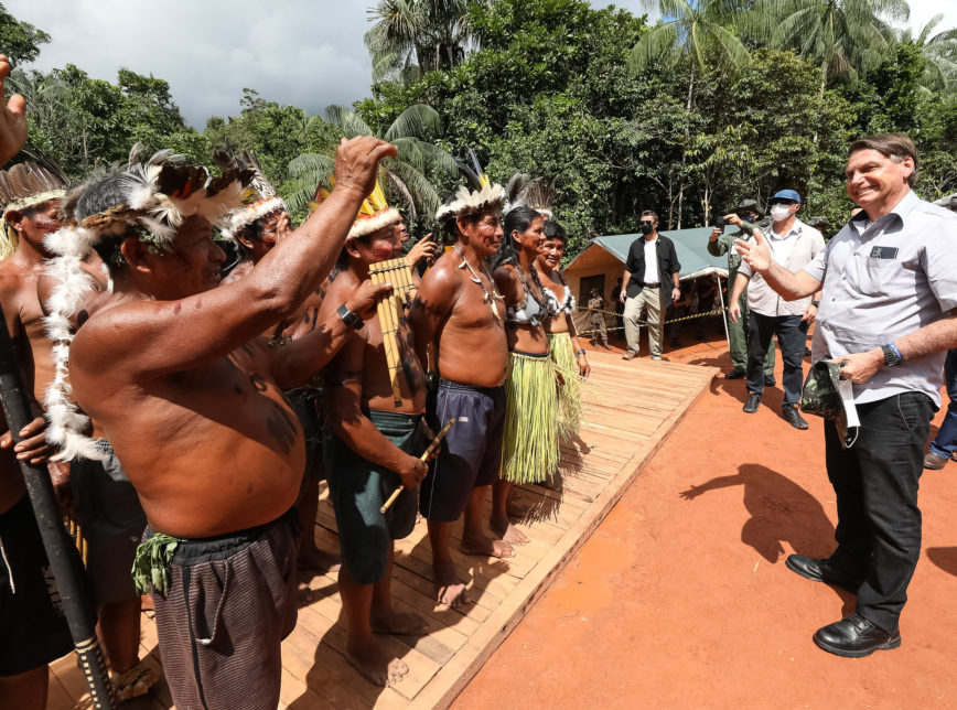 Ianomâmis vão decidir sobre mineração em suas terras, diz Bolsonaro
