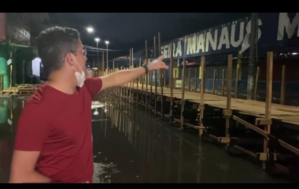 Feira da Manaus Moderna vai funcionar numa balsa por causa da cheia
