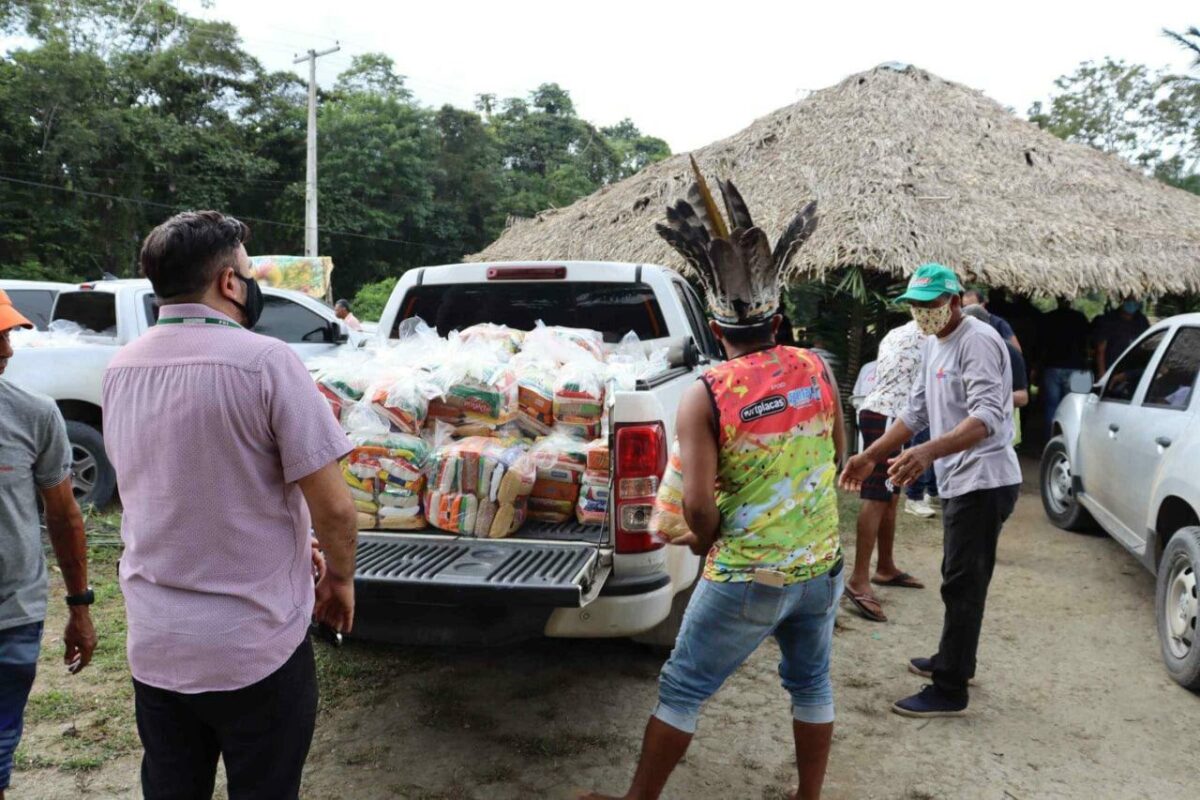 Estado doa 7 toneladas de alimentos a indígenas da AM-10