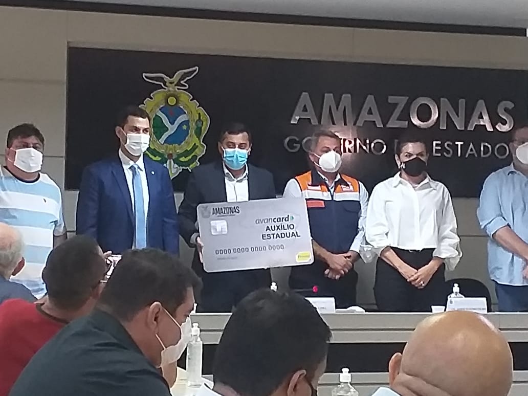 Governo do Amazonas lança auxílio para 100 mil famílias atingidas pela enchente