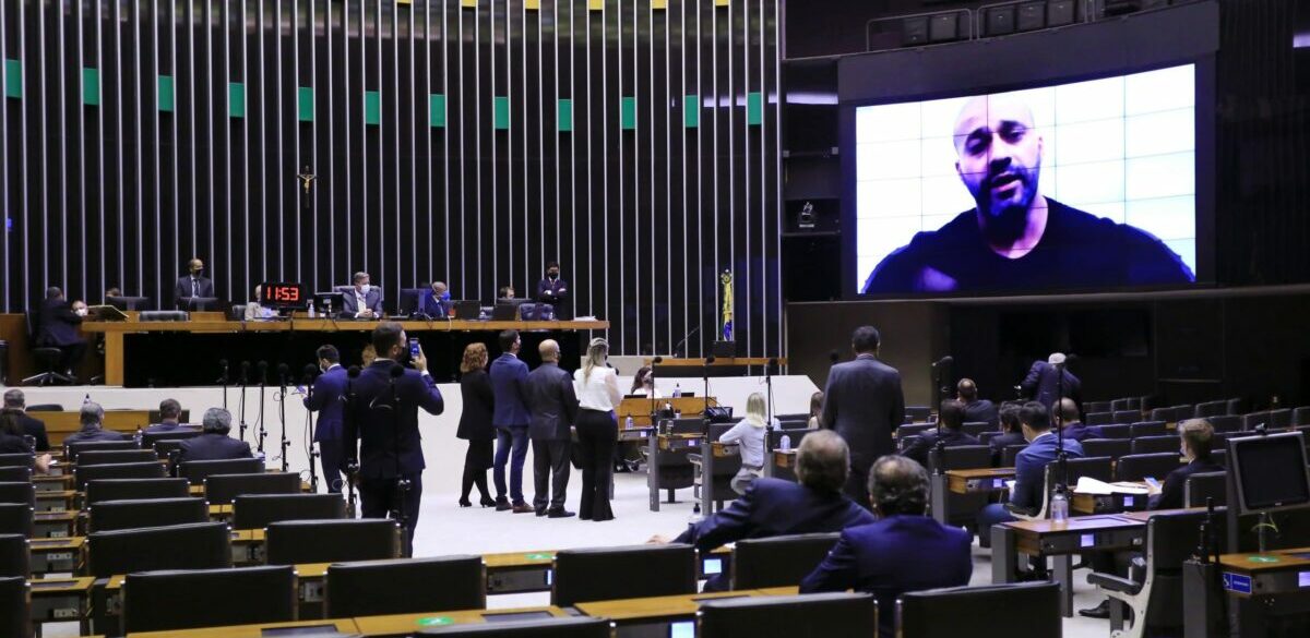 Conselho de Ética aprova suspensão de dois meses de Daniel Silveira
