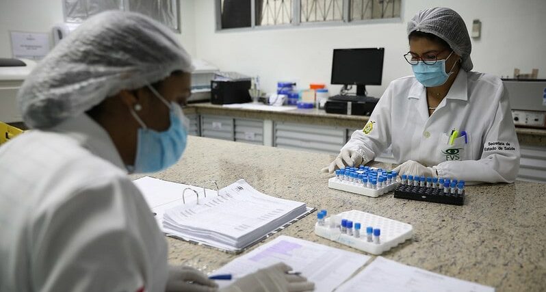 Brasil rompe barreira de 2 milhões de vacinas aplicadas num dia