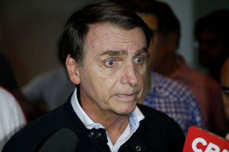 Presidente Jair Bolsonaro deixa hospital em São Paulo