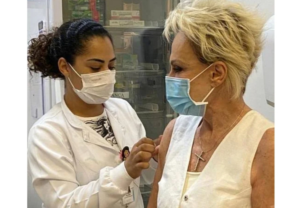 Ana Maria, vacinada com duas doses, pega covid e é afastada da Globo