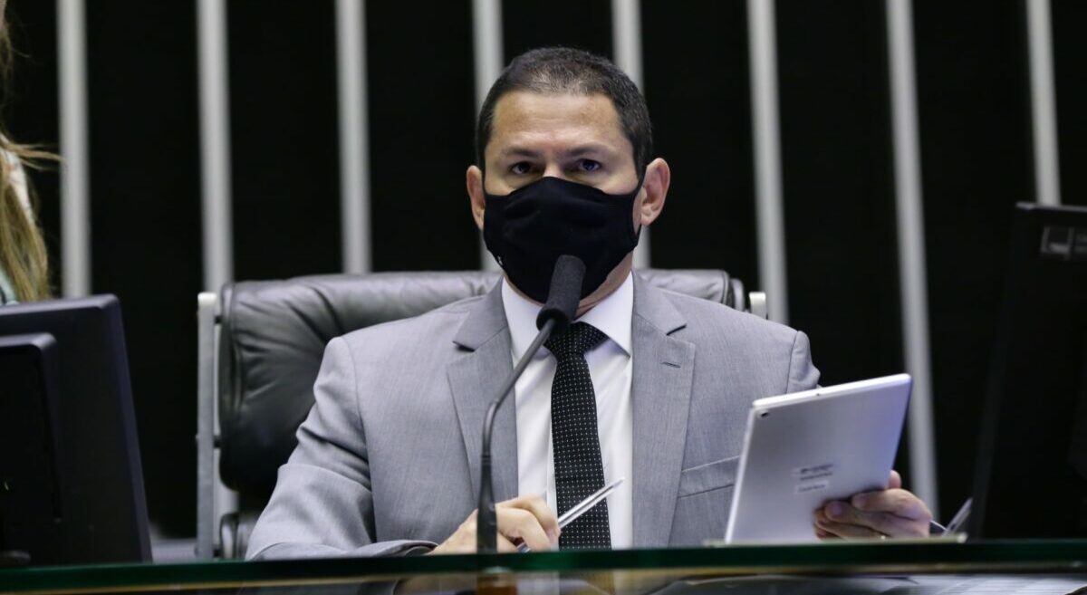 ‘Bolsonaro precisa parar com golpismo e bobagens’, diz Marcelo Ramos