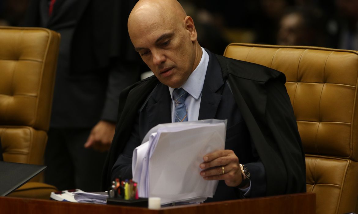 Moraes é o relator de denúncia contra Aras por prevaricação