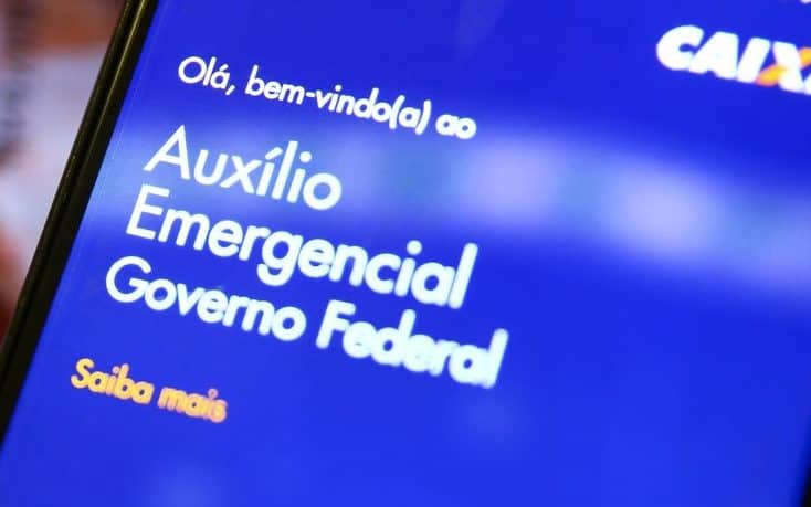 Bolsonaro fala em estender auxílio emergencial da covid a 2022