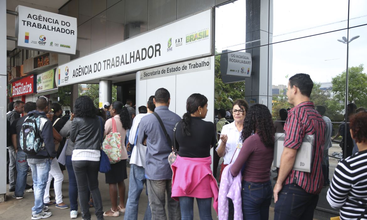 ‘Desemprego é culpa de governadores e prefeitos’, diz Bolsonaro