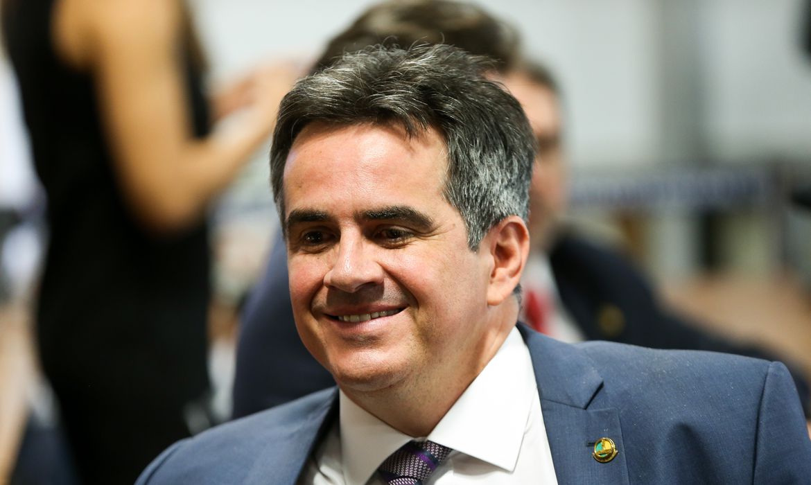 Senador Ciro Nogueira deve assumir Casa Civil, diz Bolsonaro em reunião