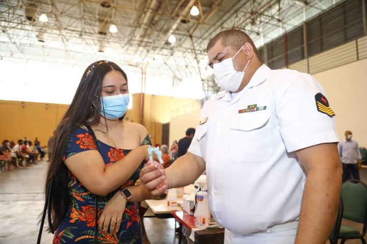 Mais de 54 mil doses são aplicadas em Manaus em dois dias de vacinação