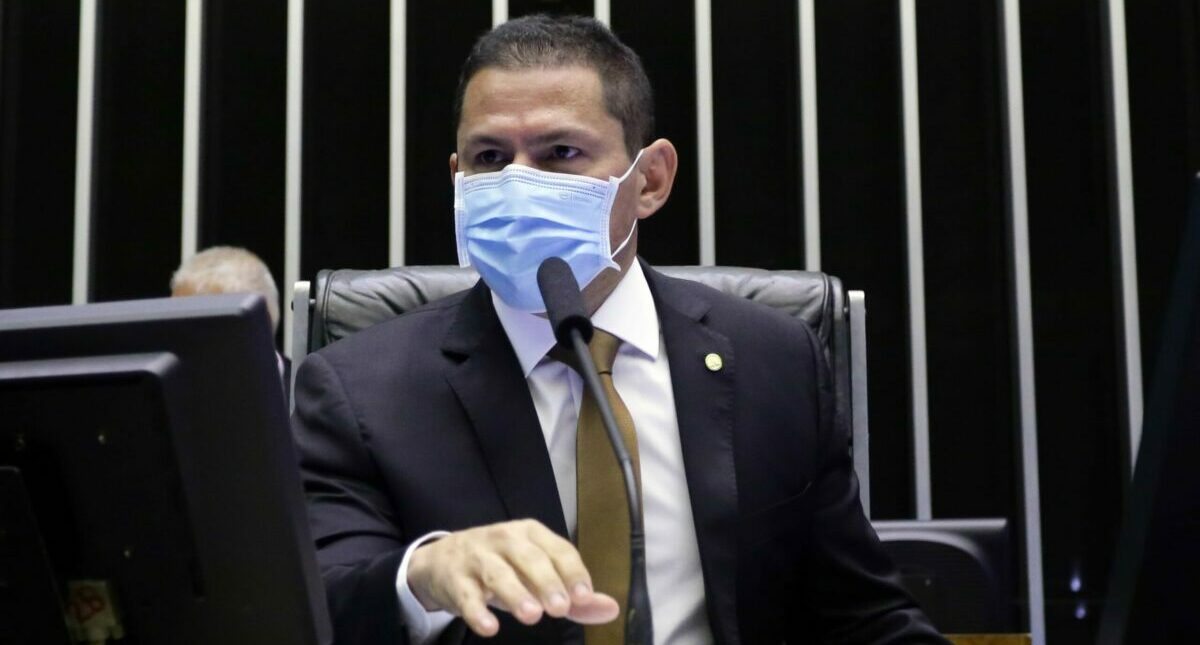 Deputados do AM preveem mais derrota de Bolsonaro no voto impresso