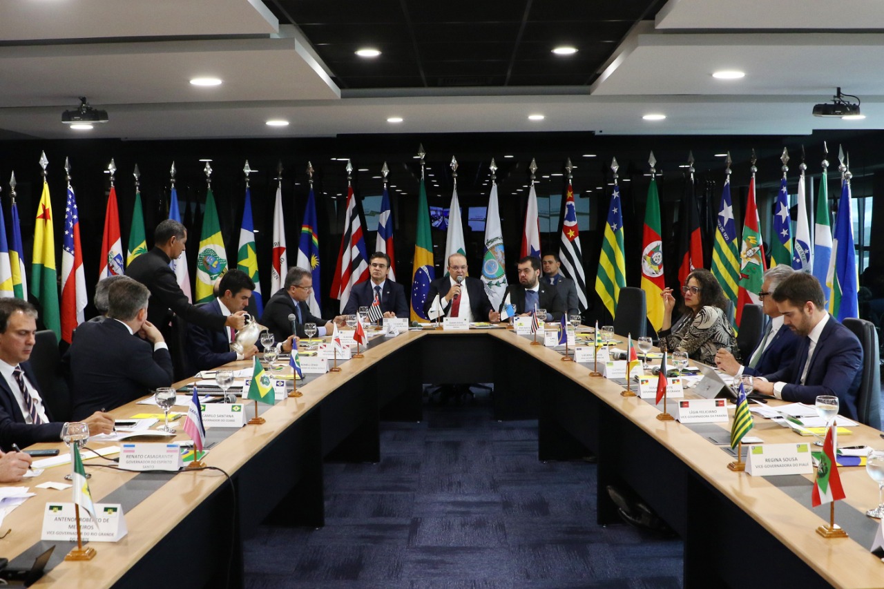 Fórum de Governadores convoca reunião emergencial pela democracia