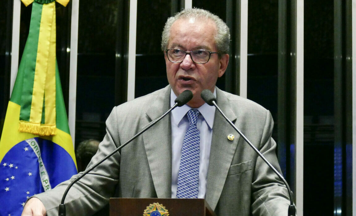 Senador de SP diz que Braga foi singelo a Aras sobre falta de oxigênio no AM
