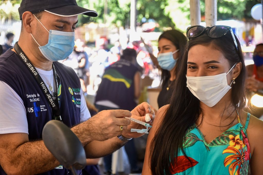 Amazonas suspende vacinação de adolescentes por ordem de Queiroga