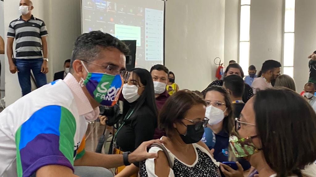 Servidores da educação de Manaus festejam plano de valorização