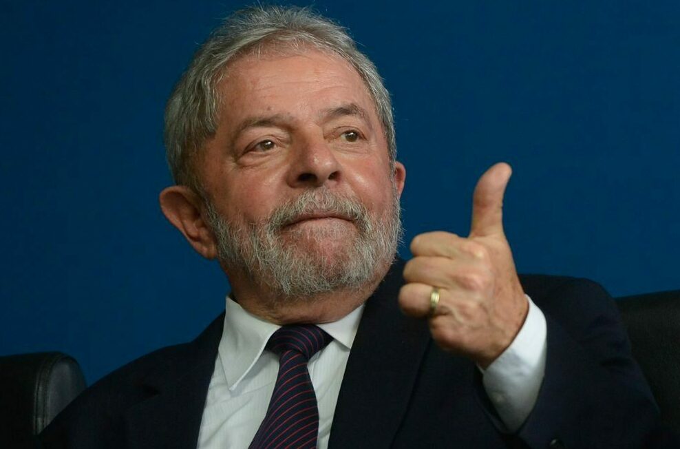 Lula amplia vantagem sobre Bolsonaro com 40% a 24%, diz pesquisa