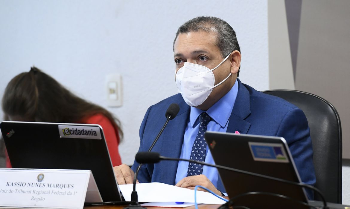 Ministro indicado por Bolsonaro ao STF considera voto impresso legítimo