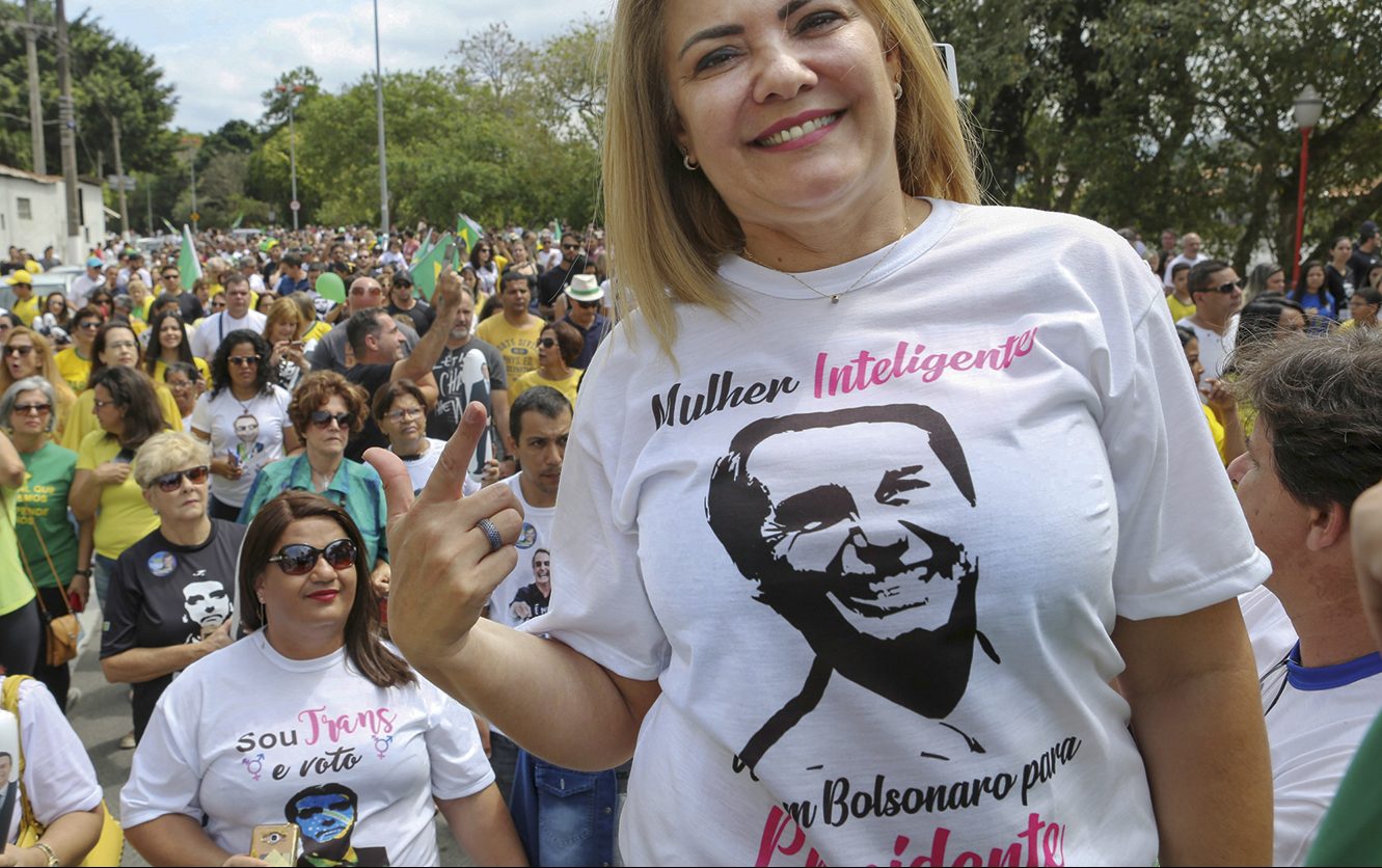 Após traição da esposa 02, Bolsonaro trocou comando das 'rachadinhas'