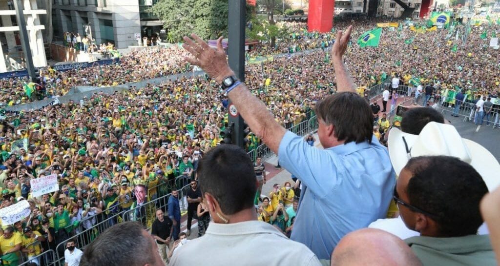 Governo de SP multa Bolsonaro e 13 aliados em ato na Avenida Paulista