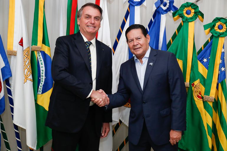 Bolsonaro diz que pode escolher para vice o próprio Mourão
