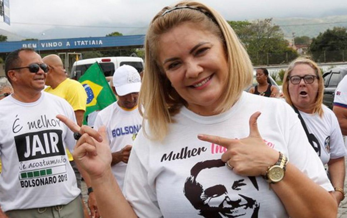 MP investiga ex-mulher de Bolsonaro por lavagem de dinheiro