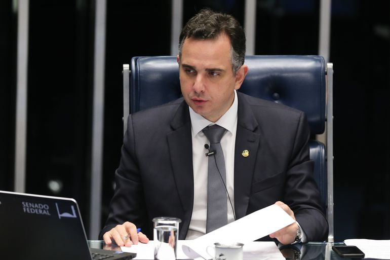 Pacheco se manifesta contra atos antidemocráticos de Bolsonaro