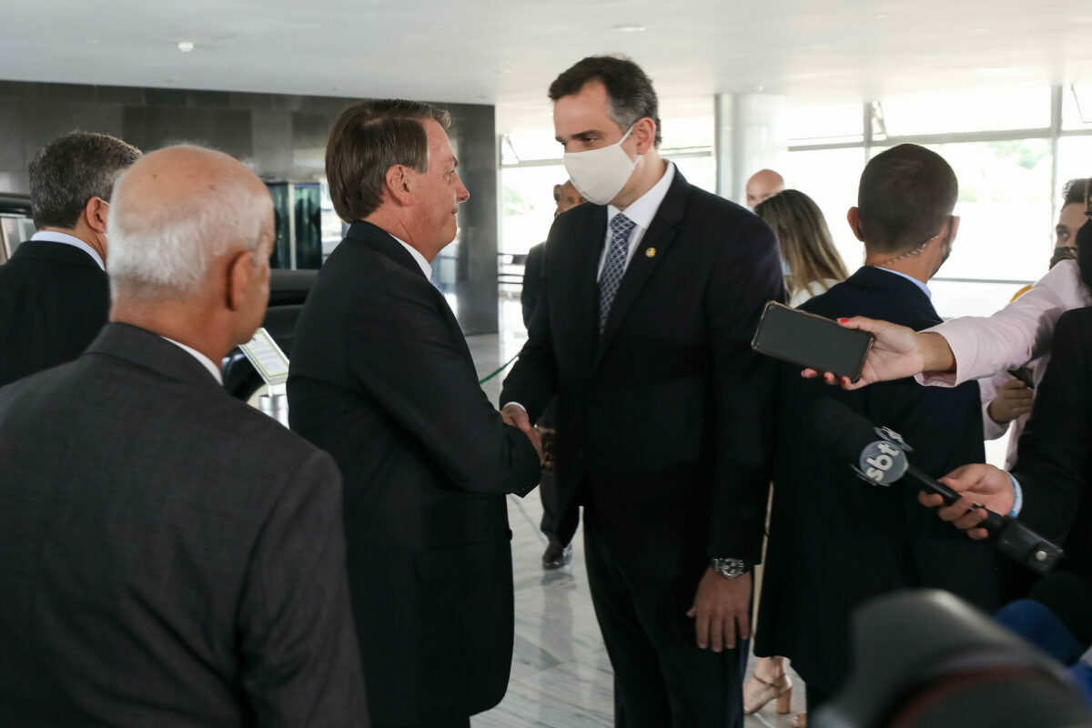 Bolsonaro diz que governo não pode pagar precatórios e cobra Pacheco