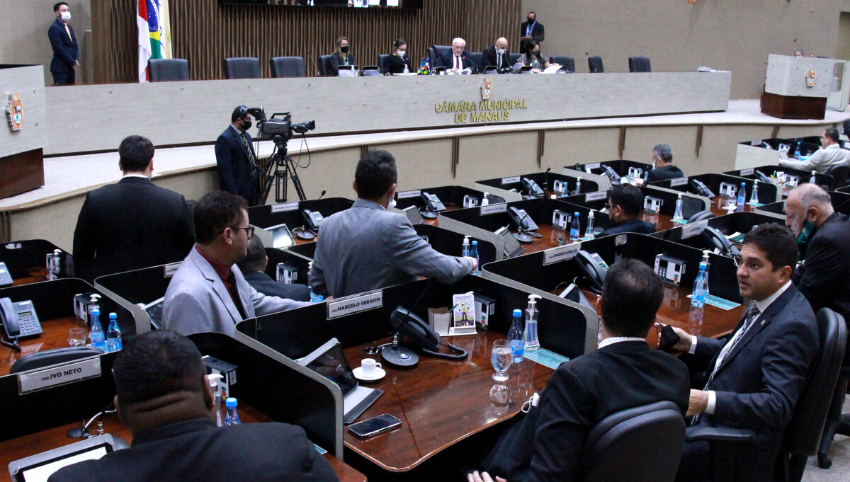 MP é acionado a agir contra aumento de privilégios de vereadores de Manaus