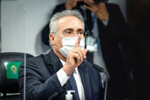 Renan pede banimento de Bolsonaro de redes sociais