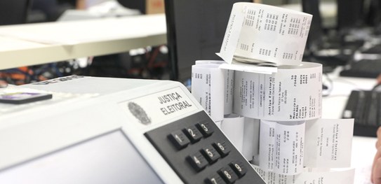 TSE abre hoje códigos-fonte de urnas preparadas paras eleições 2022