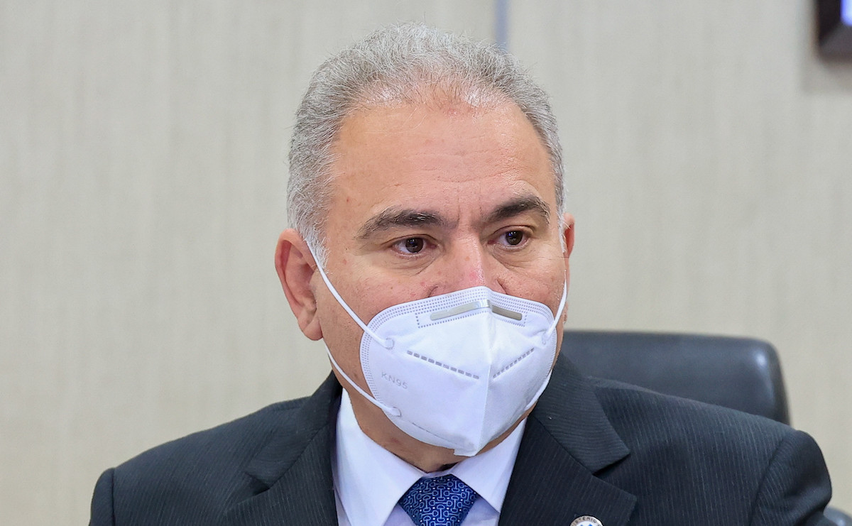 Queiroga diz que governador deve testar e vacinar ao invés de fazer ofício