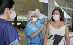 Prefeitura tem 52 pontos de vacinação contra a covid em Manaus