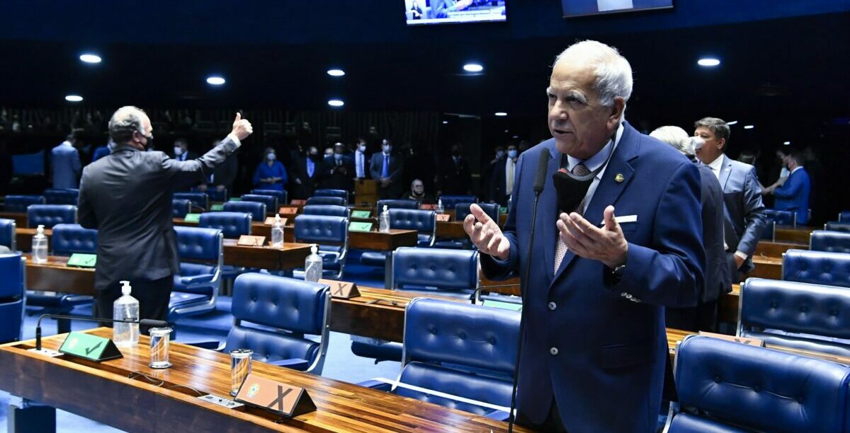 Senador pede que Davi Alcolumbre se afaste do comando da CCJ