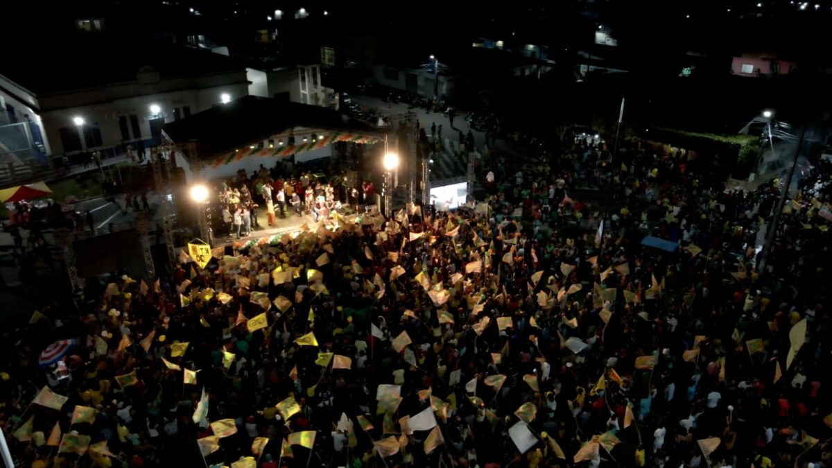 Mais de 10 mil pessoas no comício de Robson Tiradentes Jr em Coari
