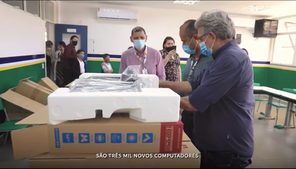 231 escolas de Manaus não trocavam computador há 12 anos