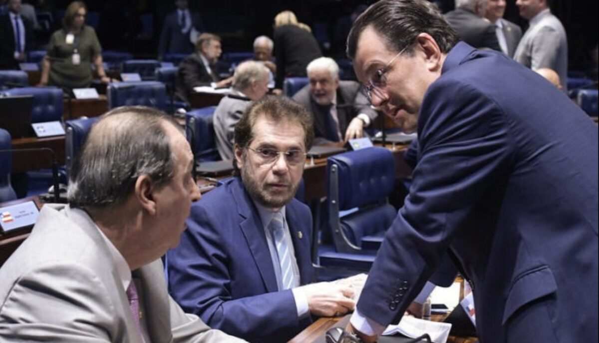 Senadores do AM negam acordo com Bolsonaro e são contra venda dos Correios