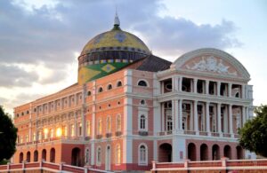 Teatro Amazonas, nos seus 125 anos, exibe documentários históricos