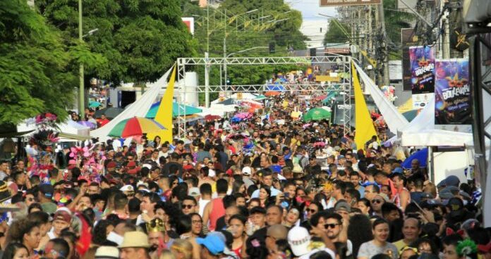 Verba para escolas é suspensa e carnaval de Manaus fica ameaçado